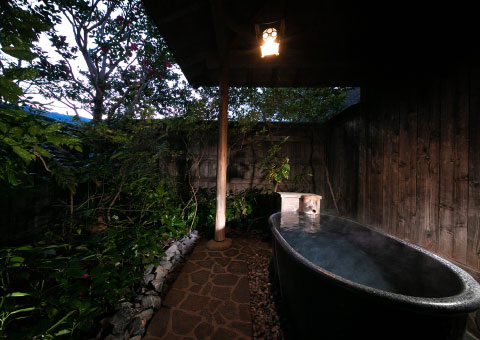 Reservable private hot spring