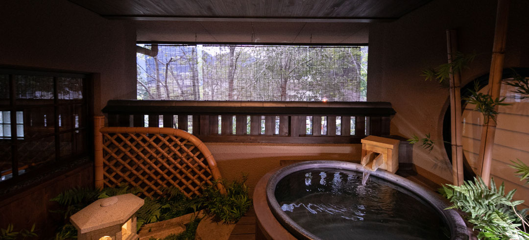 Pottery open-air bath + cypress indoor bath
